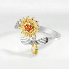 Laden Sie das Bild in den Galerie-Viewer, &quot;Solina&quot; – Damenring Sonnenblume &amp; Biene – Drehbar, versilbert mit Strass